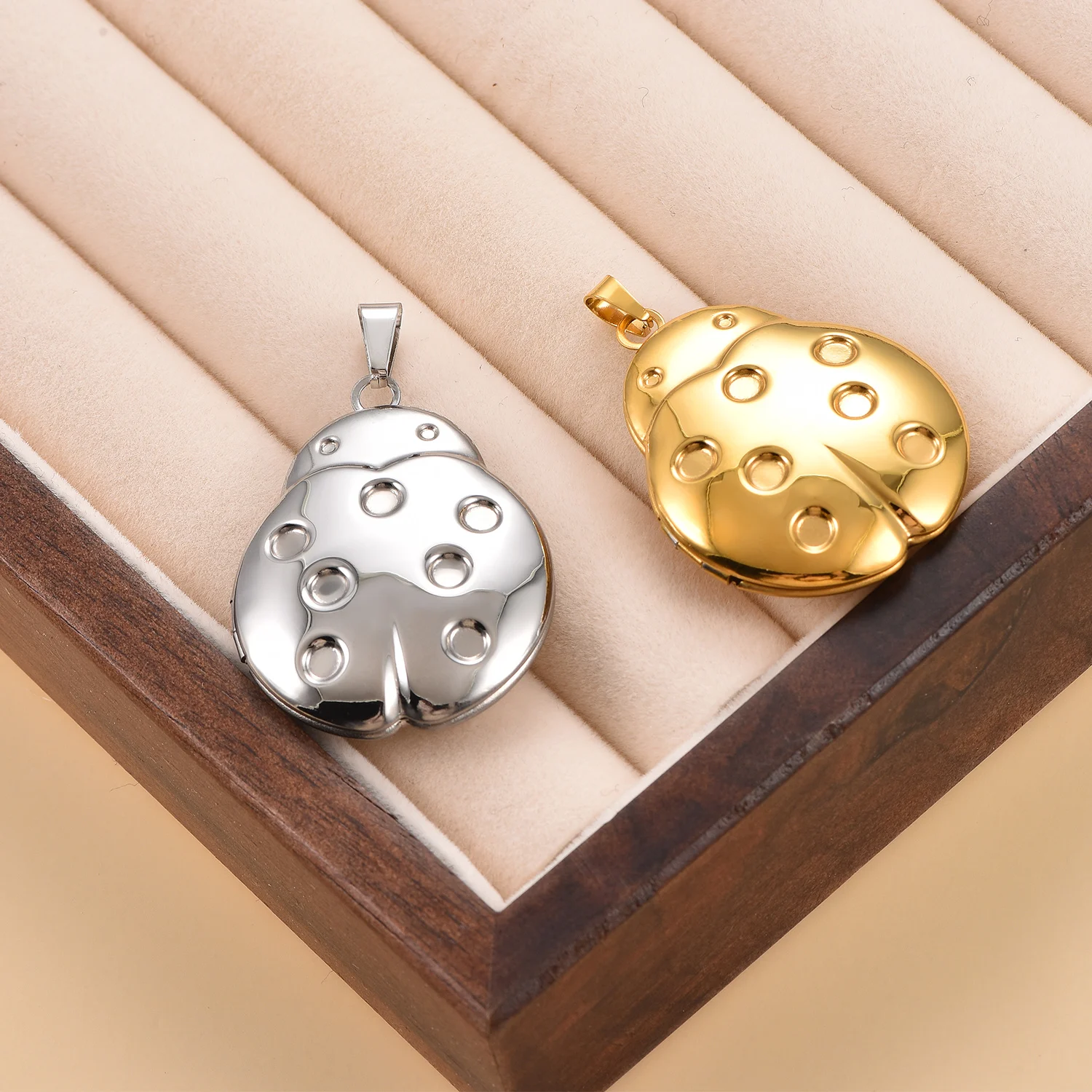 Niedliche Käfer-Bildanhänger aus Edelstahl, Öffnbarer Fotorahmen, Marienkäfer-Kette, Nostalgie-Geschenk für die Familie – Detail 4