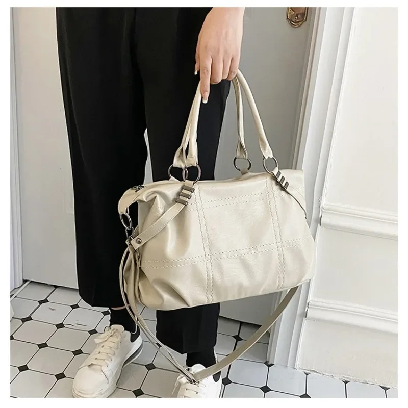 2024 New Large Capacity Retro Women's Bag Niche Exquisite Texture Fashionable Shoulder Handbag Simple Trendy Tote Crossbody Bag