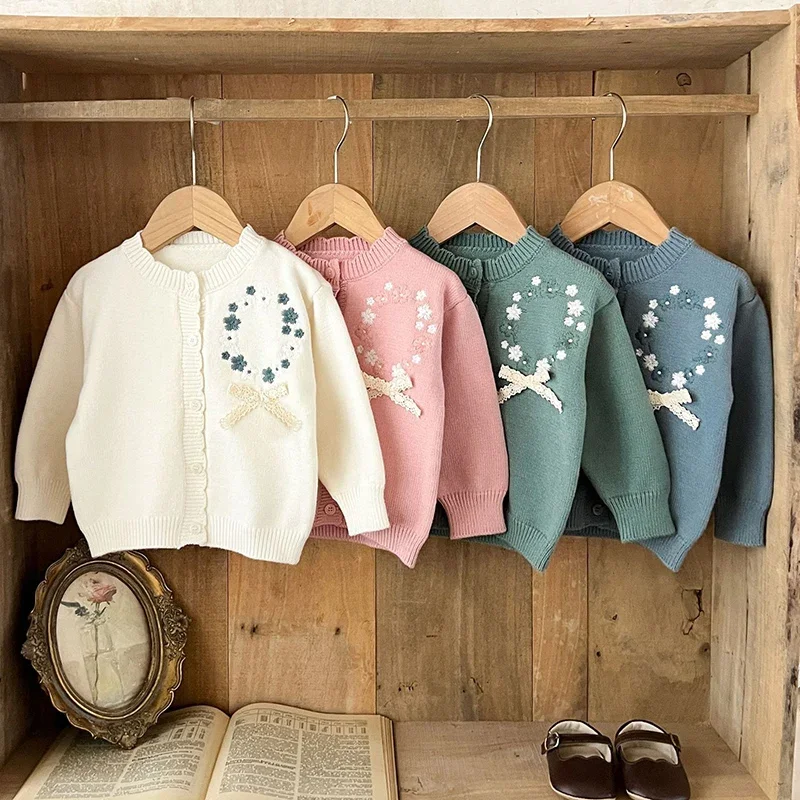 2026 ربيع جديد طفل رضيع الحياكة سترة الرضع طفل الفتيات الحياكة سترة طويلة الأكمام الأزهار التطريز سترة معطف