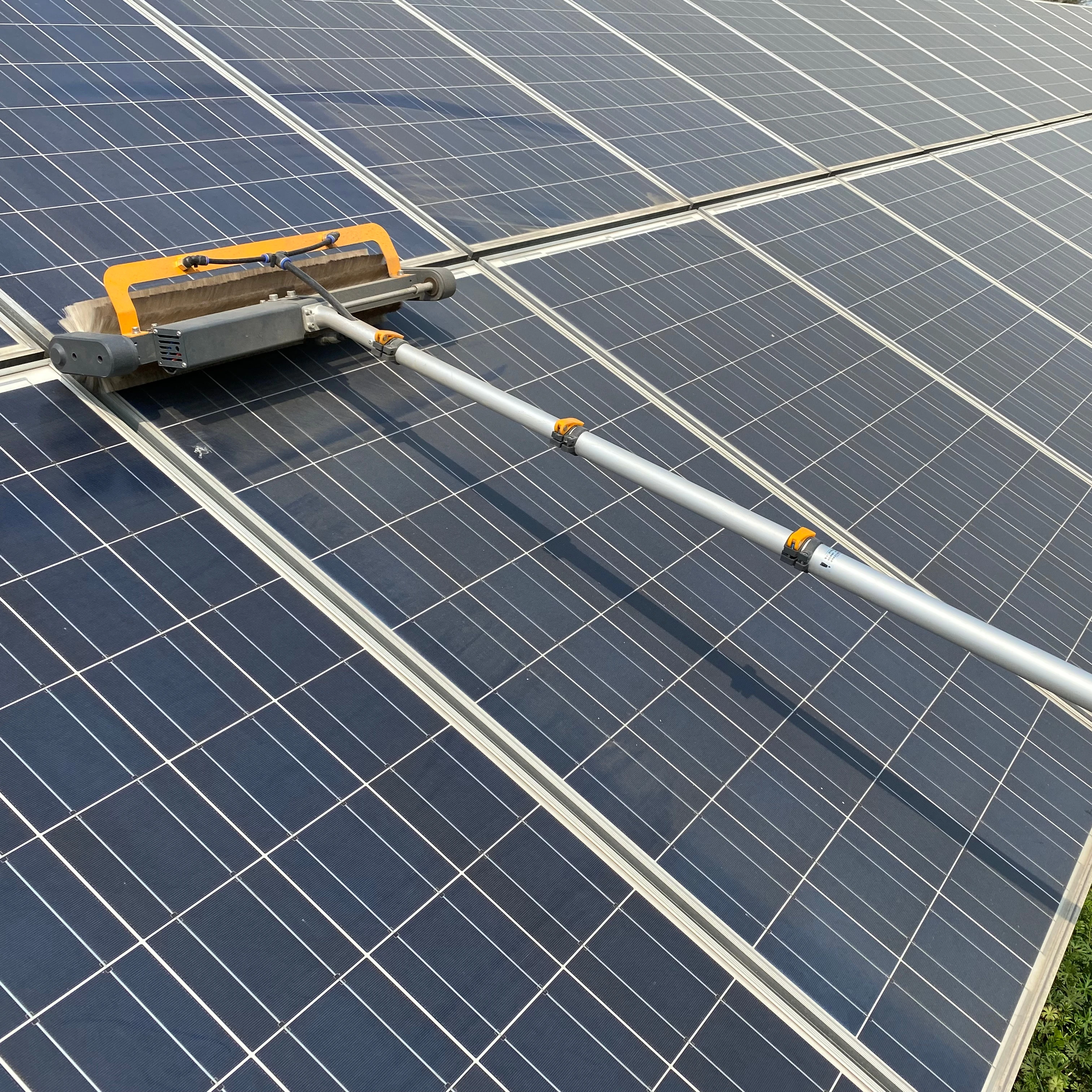 Автоматическая щетка для чистки солнечных панелей