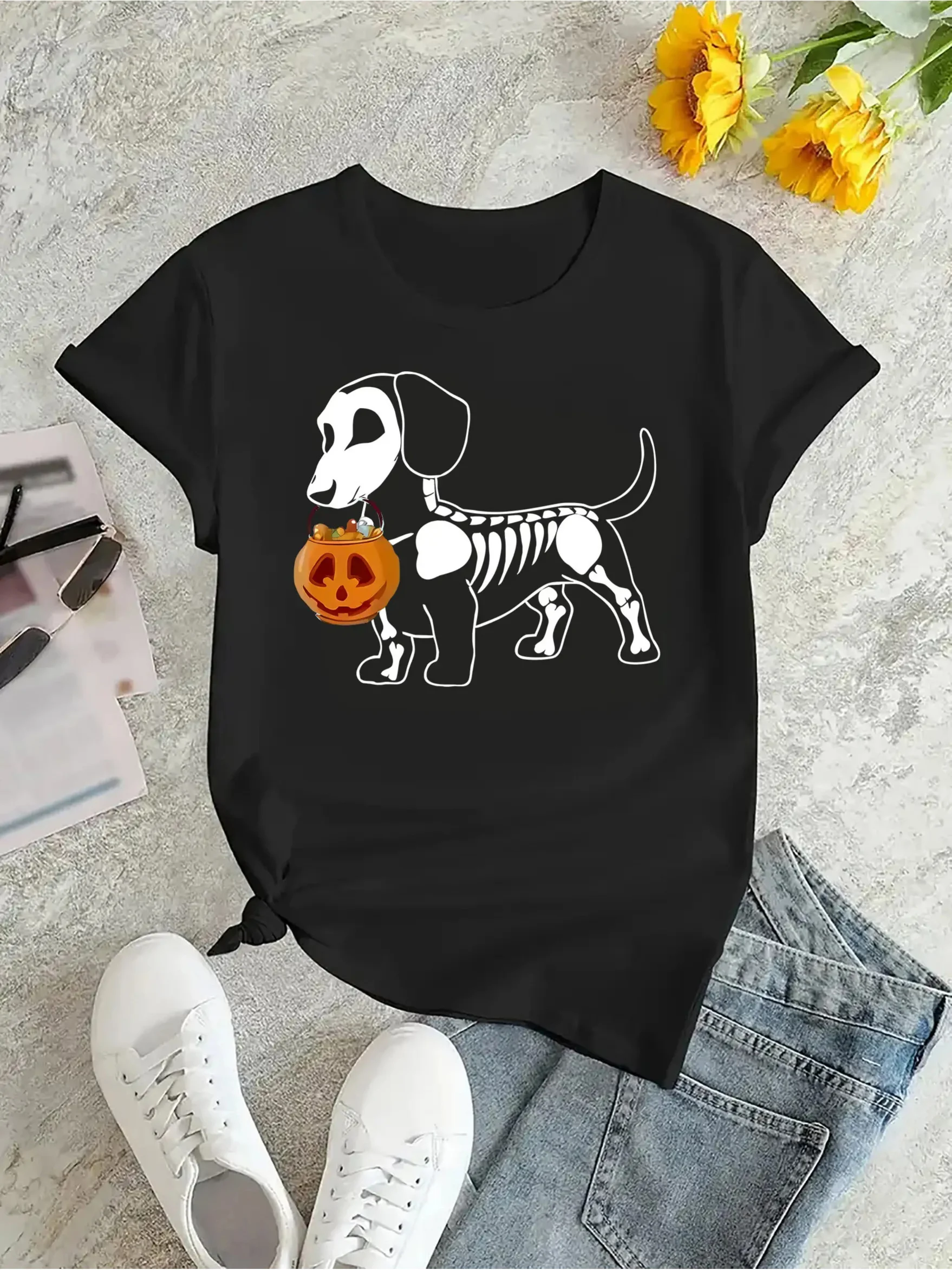 تي شيرت نسائي برسومات Dachshund للهالوين - كلب هيكل عظمي لطيف مع قرع لملابس حفلات الهالوين والملابس الجمالية