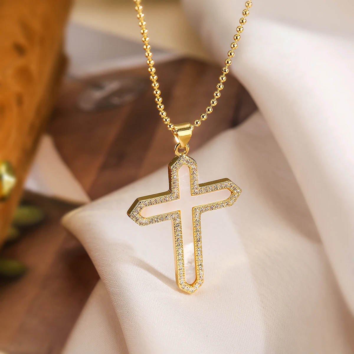 2024 New Arrival High Quality Shell Cross Pendant Necklaces For Women Shiny AAA CZ Zircon Inlay Christian Jewelry