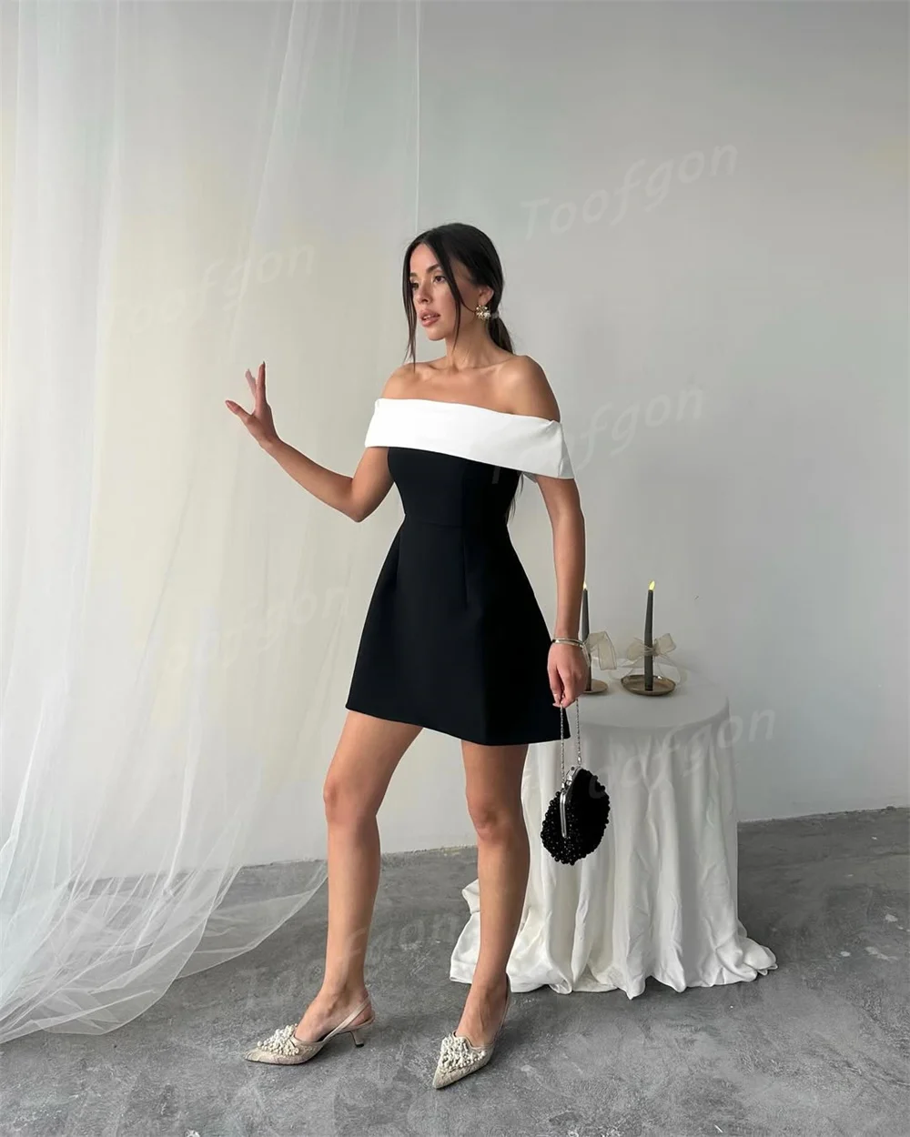 Toofgon قارب الرقبة قصيرة البسيطة حفلة موسيقية فساتين أسود أبيض قبالة الكتف عارية الذراعين ثوب العودة للوطن مخصص حزب فتاة فستان رقص