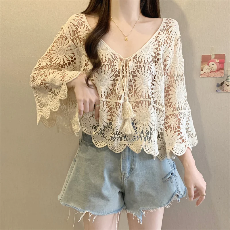 الصيف مضيئة الأكمام مثير الجوف خارج الكروشيه بلوزات من الدانتيل أزياء الشاطئ عطلة شال المرأة قميص واقية من الشمس