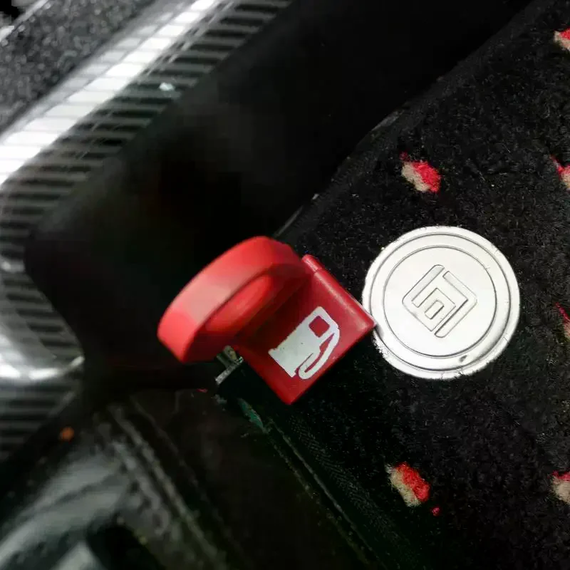 1Pcs Red Nylon Fuel Cap Release Strap For Jimny Durable Easy Operation For Off Road Car Modification Use