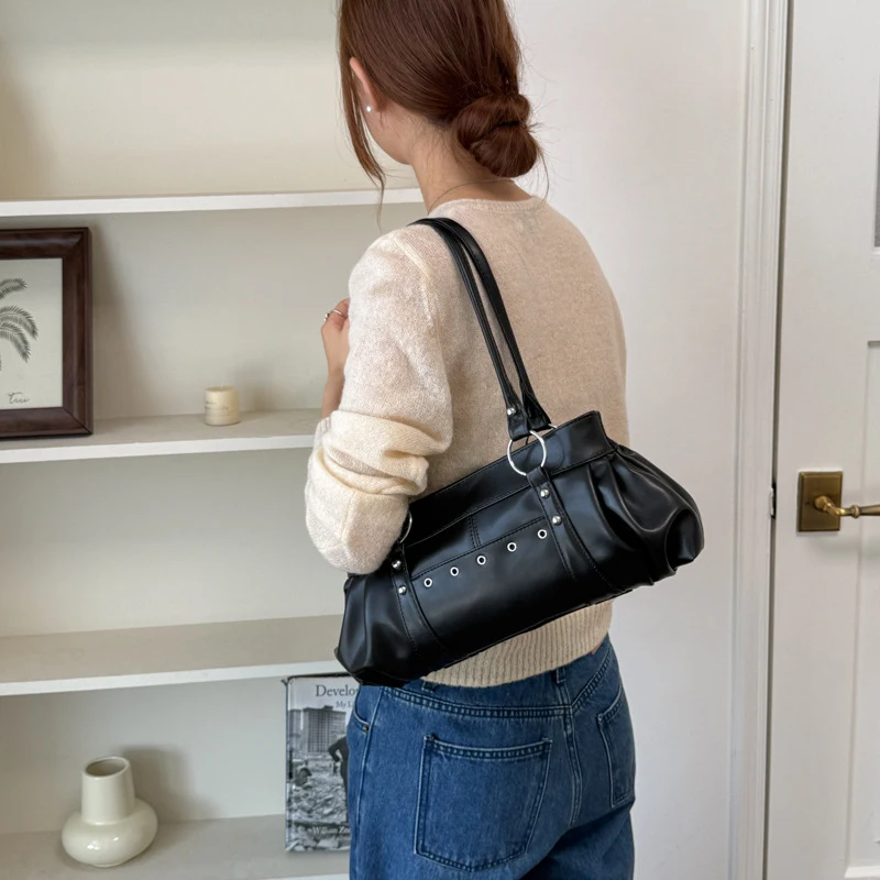 Metallnietenverzierte Unterarm-Schultertasche, Damen Einfarbige Preppy Pendler-Handtasche mit Nieten-Dekor, Koreanische Y2k Mädchen Weiche Casual Tragetasche – Detail 20