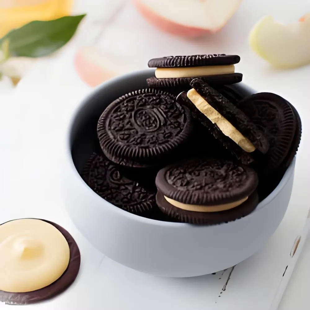 بسكويت أوريو ساندويتش - نكهة الألونج الخوخ الأبيض، عبوة من 3 قطع، 97 جرام/الحقيبة