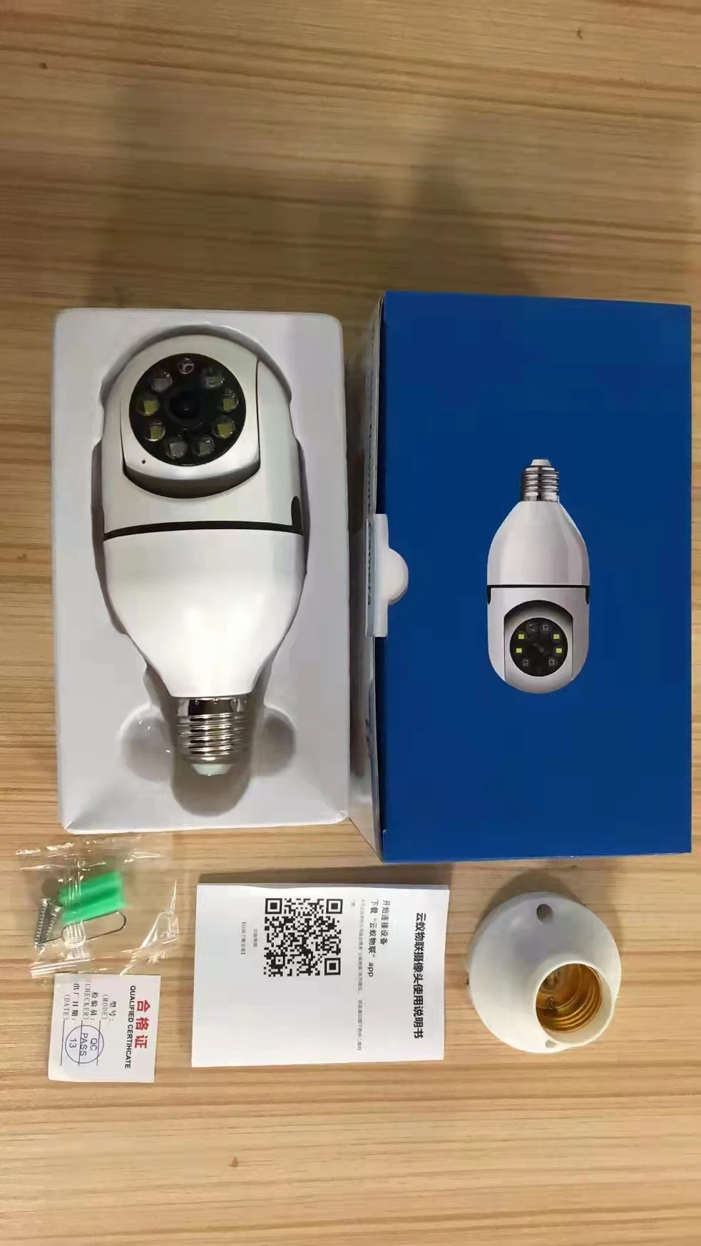 Portalampada con attacco E27 a colori 1080P 360 CCTV panoramico per interni Telecamera IP Wifi da 2 MP Telecamera con lampadina PTZ