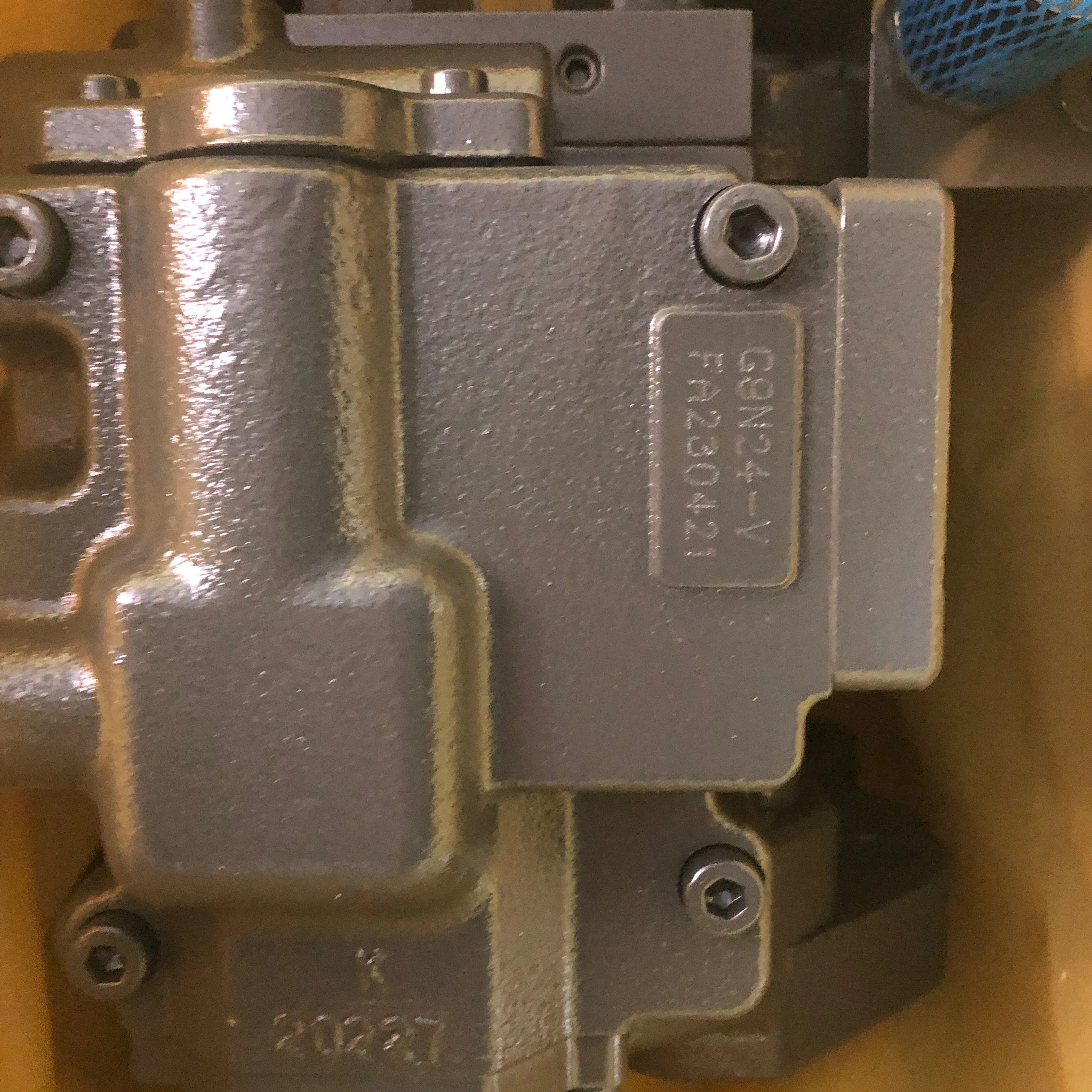 

Shantui brand SE210 excavator parts main pump J221-24F-100000