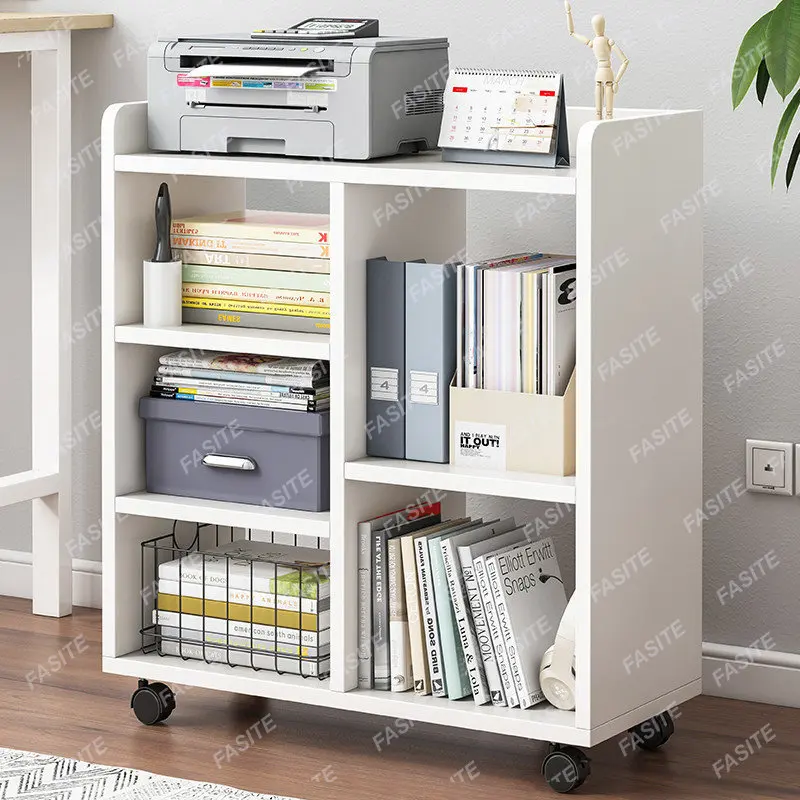 

Маленькая полка на колесах внизу стола, низкий книжный шкаф, узкий книжный шкаф, стеллаж для хранения книг.