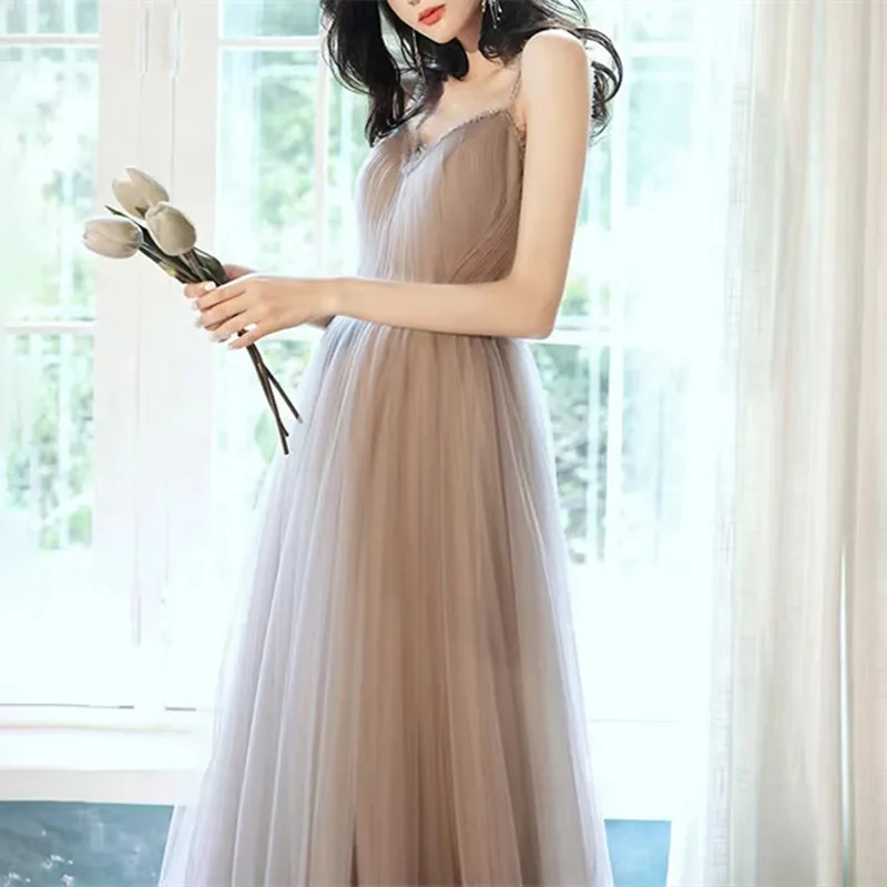 หรูหราพรหมชุด A-Line V คอสายสปาเก็ตตี้ความยาวชั้น Tulle ผ้าพันคอเปลือยอย่างเป็นทางการชุดราตรีชุดชื่อเสียง