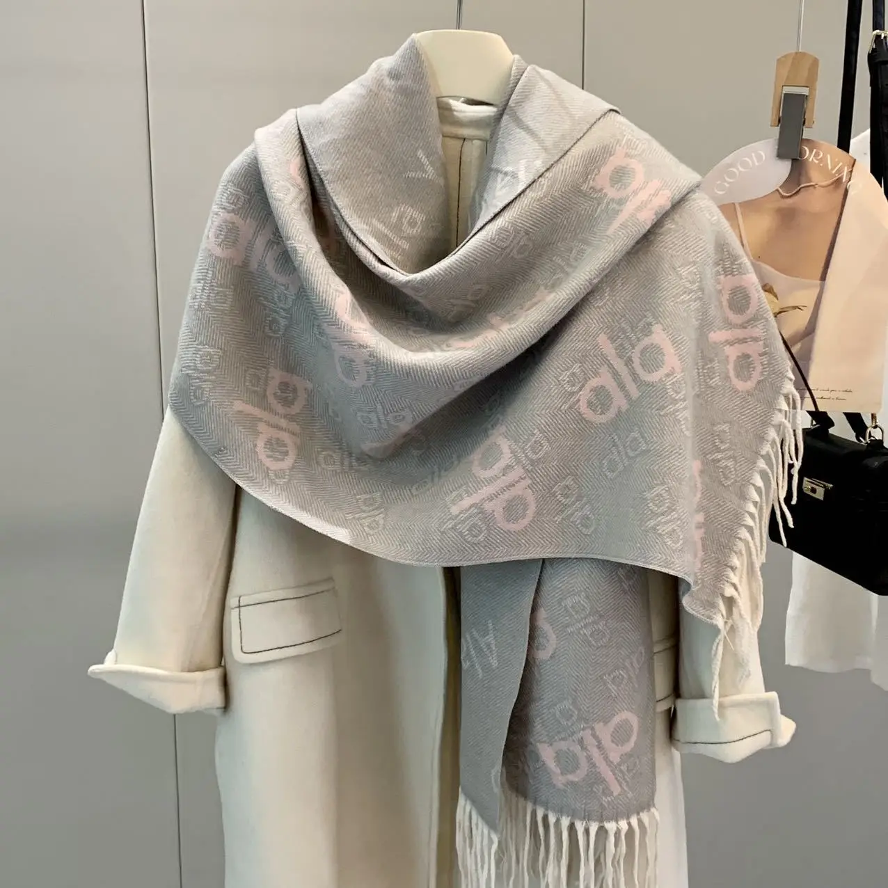 

Зимний двусторонний шарф 2025 года с буквенным принтом, толстая теплая роскошная накидка для женщин и мужчин, двусторонняя модная шаль