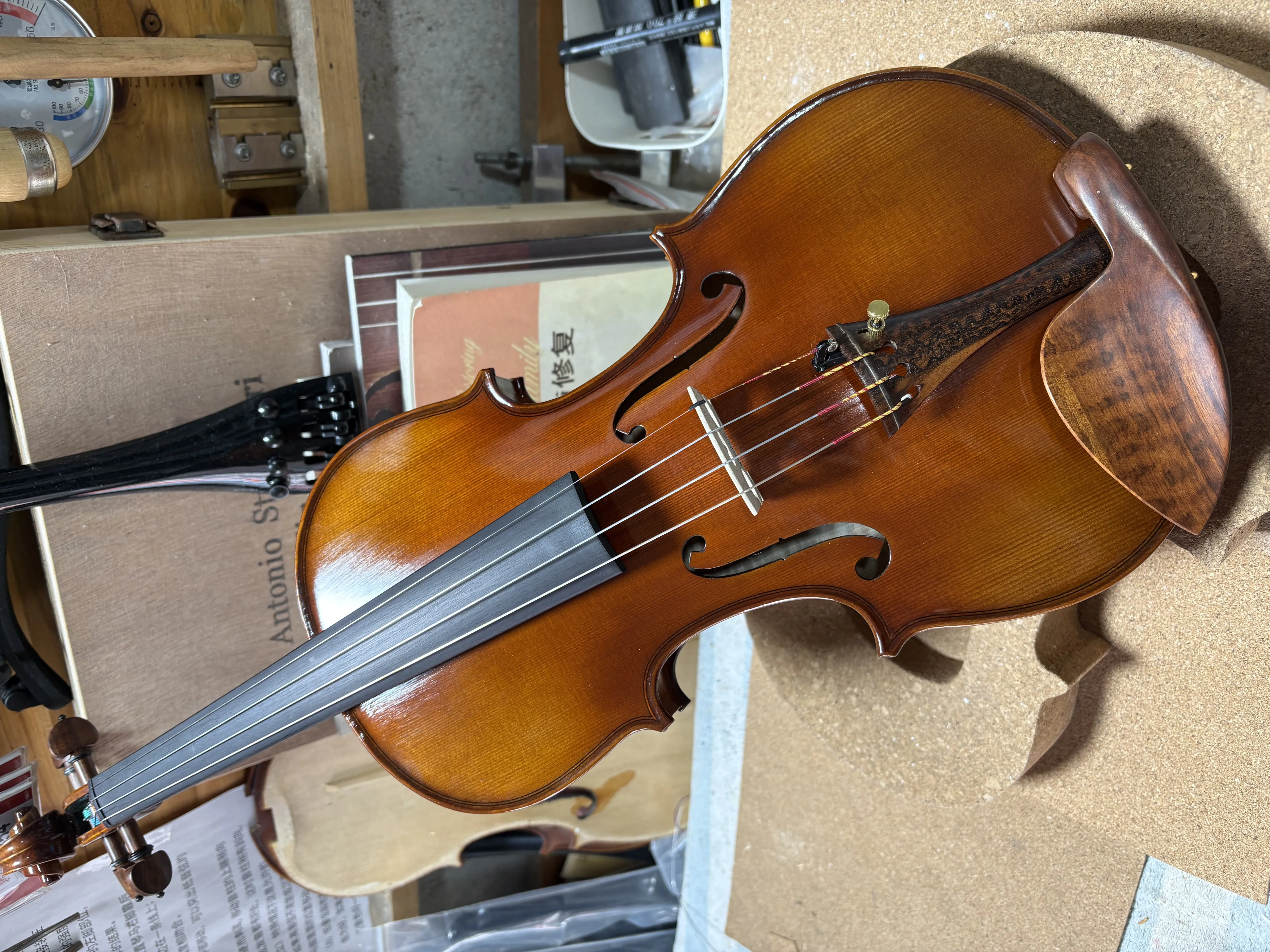 Pro 4/4 Violin European Flame Maple-backed Spruce Top Strati model complimentary box and bow.