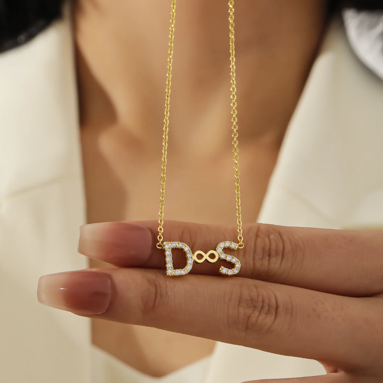 Customized letter infinity necklace, diamond craftsmanship, trendy matching for birthday parties, charming design