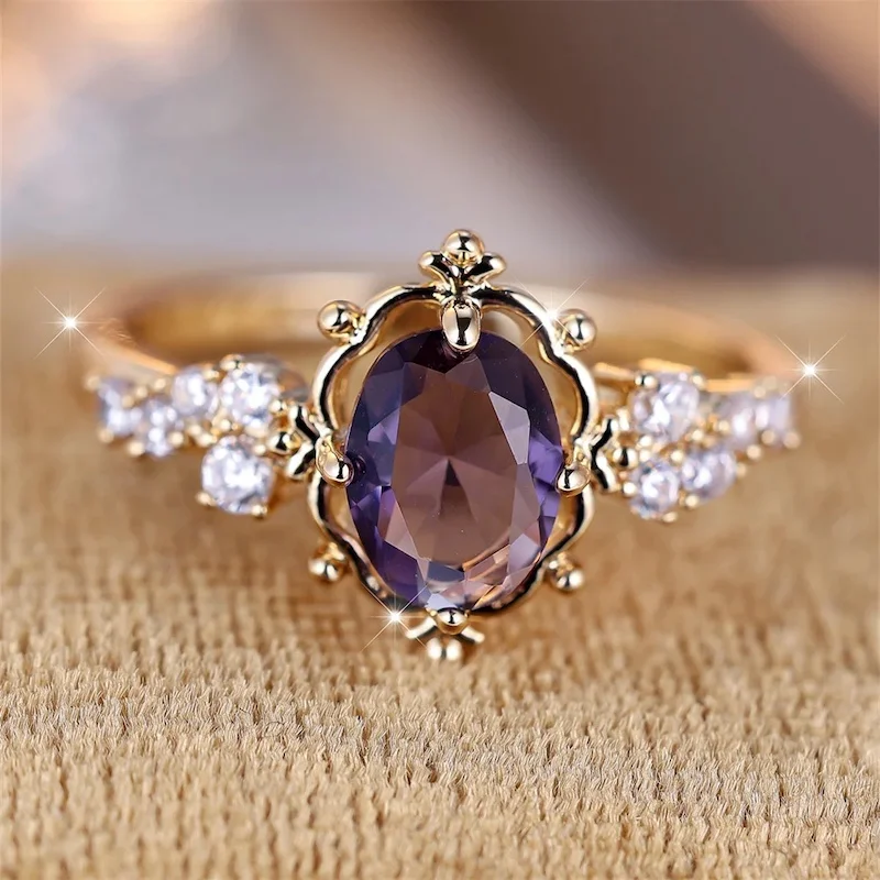 A Guide to Vintage Rings: Timeless Treasures