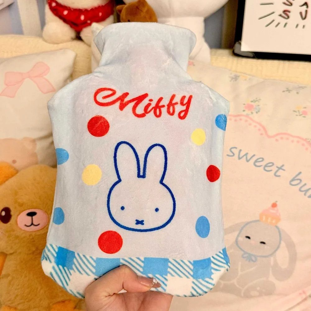 La bolsa de agua caliente de felpa Miffy se puede llenar con agua Es una bolsa de agua caliente de felpa cálida para dormitorios y hogares, un regalo de festival