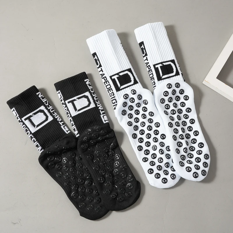 Calcetines deportivos de tubo medio para hombre, medias antideslizantes transpirables de Color sólido para primavera y otoño, calcetín informal con estampado de letras a la moda para hombre