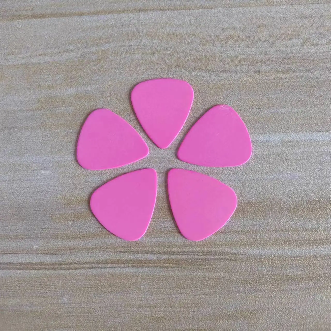 Delrin Guitar Pick, No Logo, Pure Pink Color, Blank Matt Derlin Plectrum Picks, 0.8mm Gauge Mediator