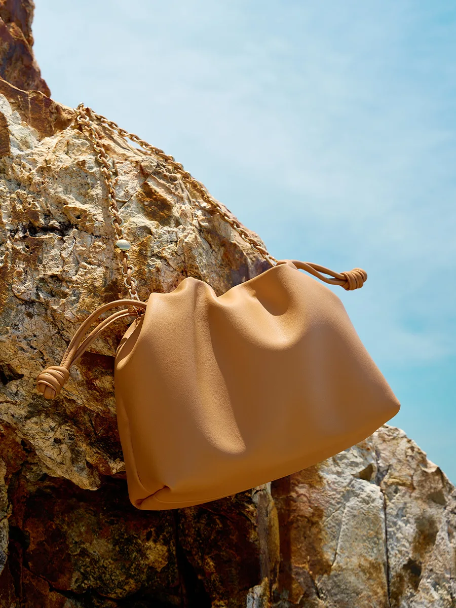 

Large Capacity Cowhide Leather Women's Shoulder Bag High-End Handbag Crossbody Dumpling Cloud Bag for Commuting