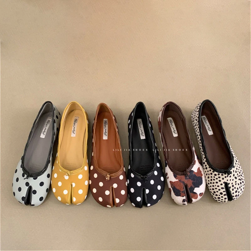 

New Women's Round Toe Split Toe Tabi Shoes INS Style Flats Female Shallow Loafers Soft Soled Ballet Shoes Ladies Single Shoes