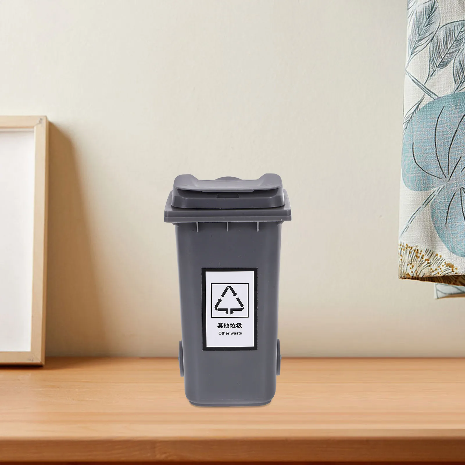 

Desktop Waste Can with Lid Small Recycling Bin Space-Saving Tabletop Trash Container for Office Home Dorm Decoration