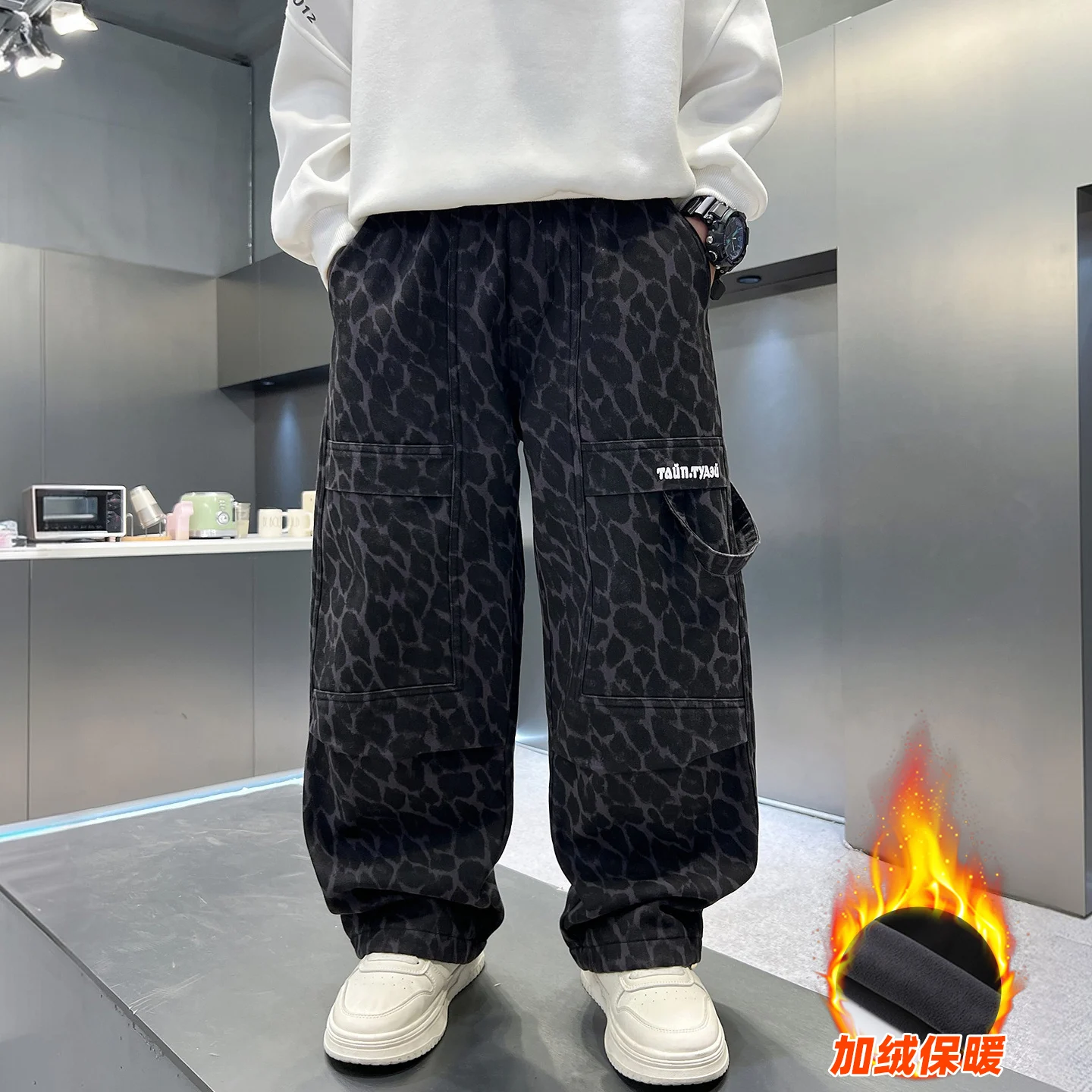 

Boy's Trousers with Fleece Leopard Print Pants for Winter, New Style for Boys and Girls, Loose Workwear Pants.4-15year
