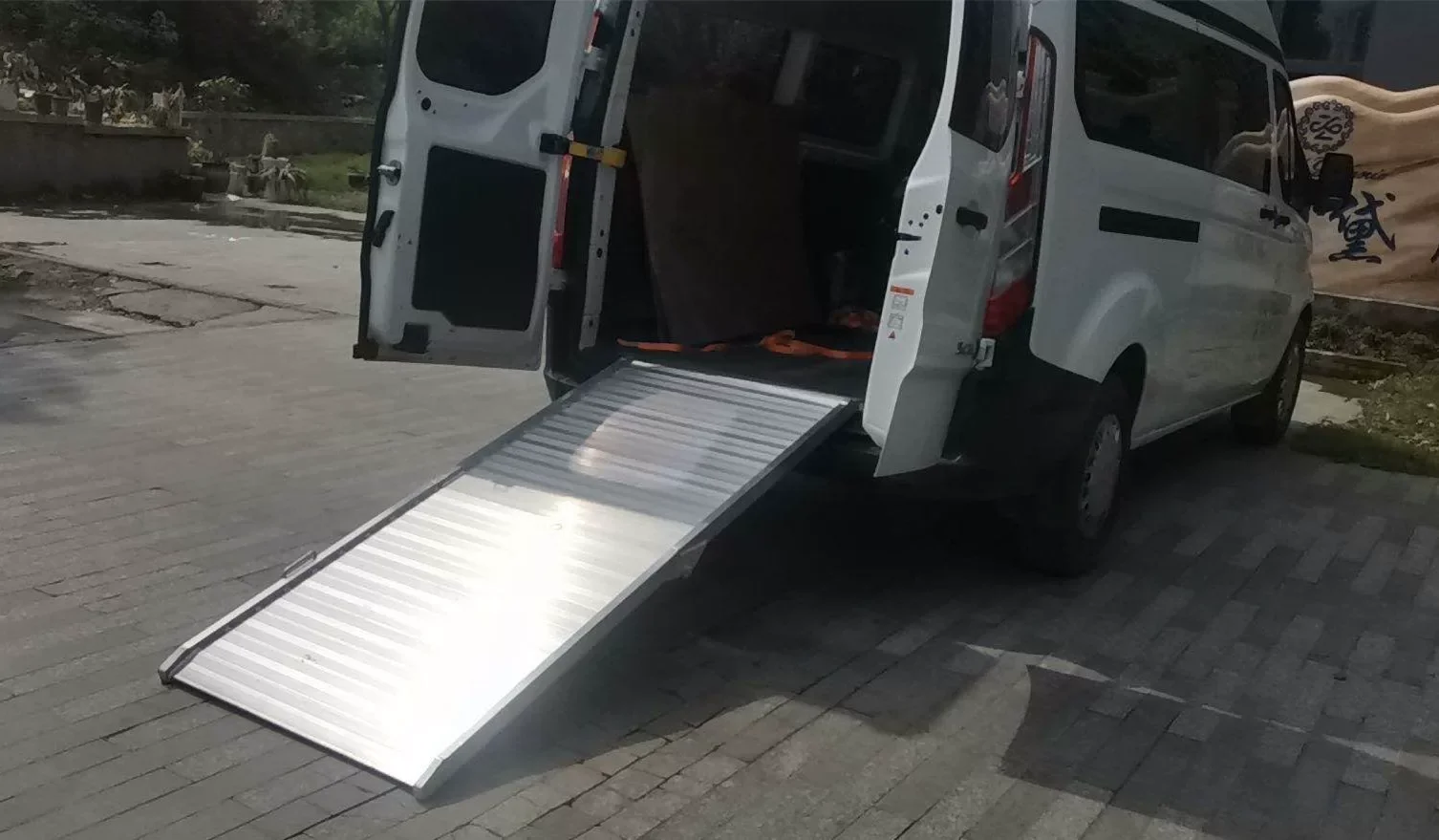Silver Barrier-free Aluminum Alloy Ramp Plate Portable Non-slip Folding Mobile Staircase Slope Climbing Step Backing Plate