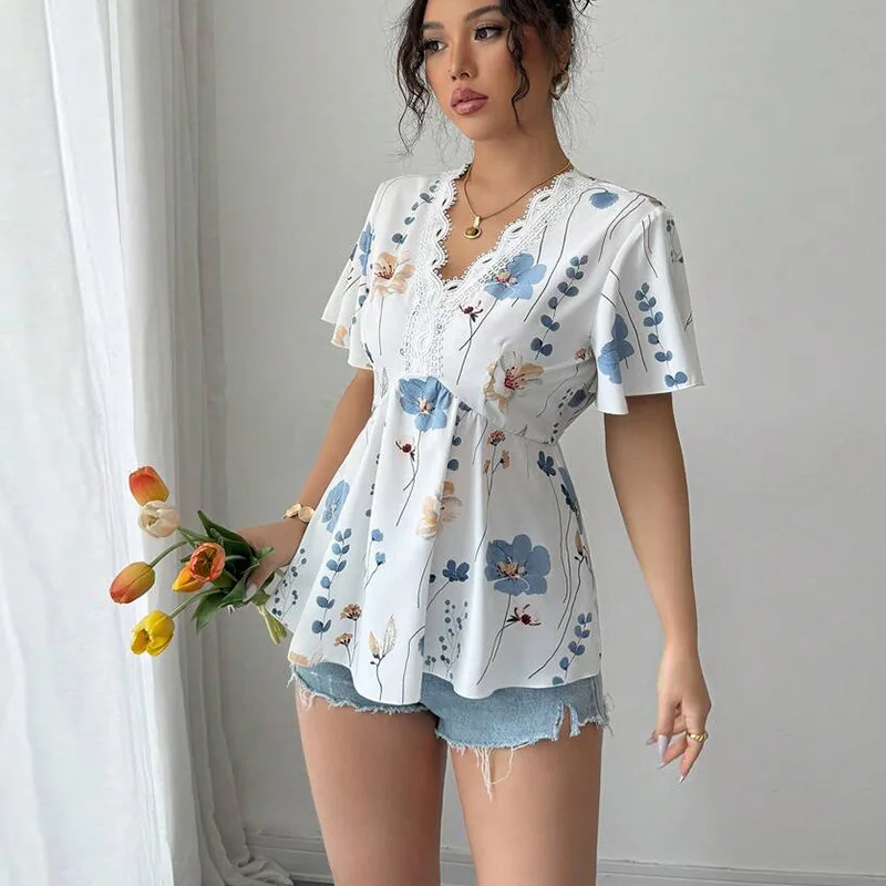 

Holiday Style Short Sleeved Top With Lace V-Neck Shirt And Small Floral Pullover