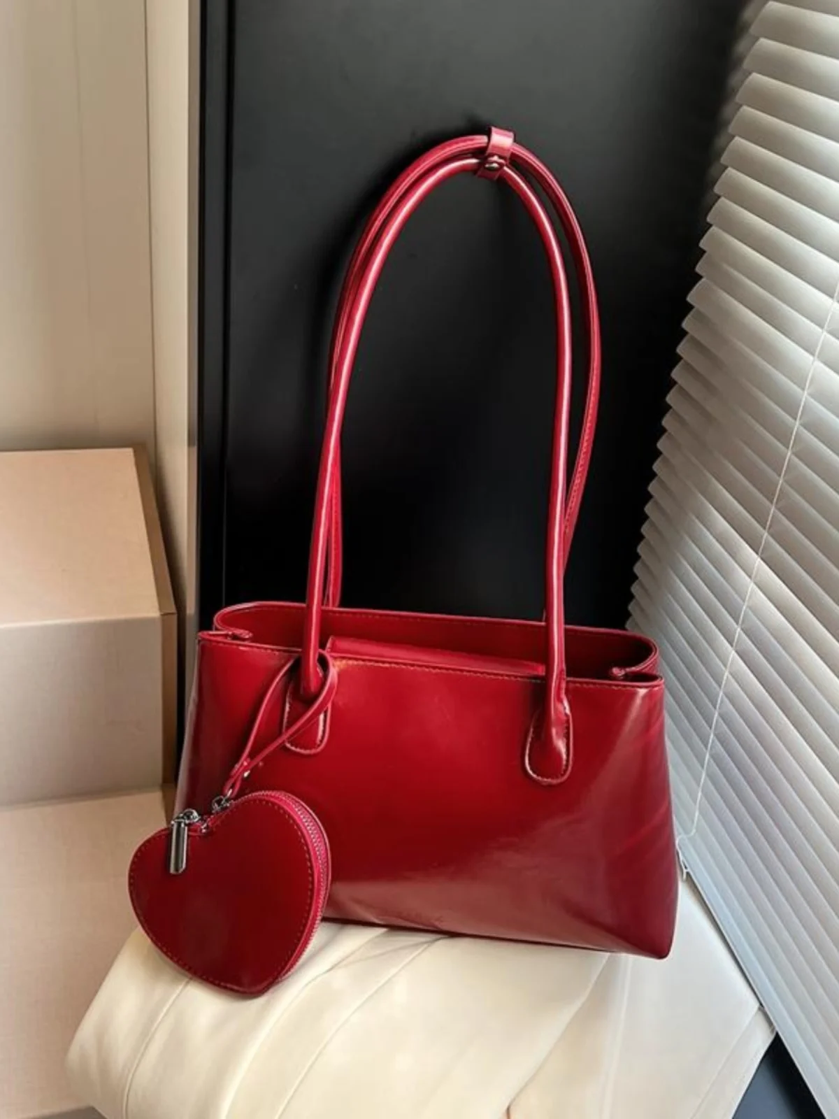 

Retro Red Heart Pendant Oil Wax Leather iny Surface Small Sle Underarm Single oulder Bag for Youth