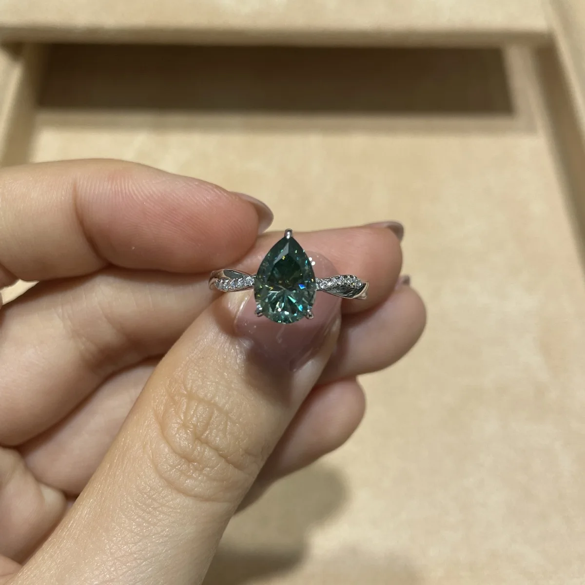 

Luxury 2ct 7x10mm Pear Moissanite Ring - 925 Sterling Silver Wedding Band & Engagement Jewelry Gift for Women