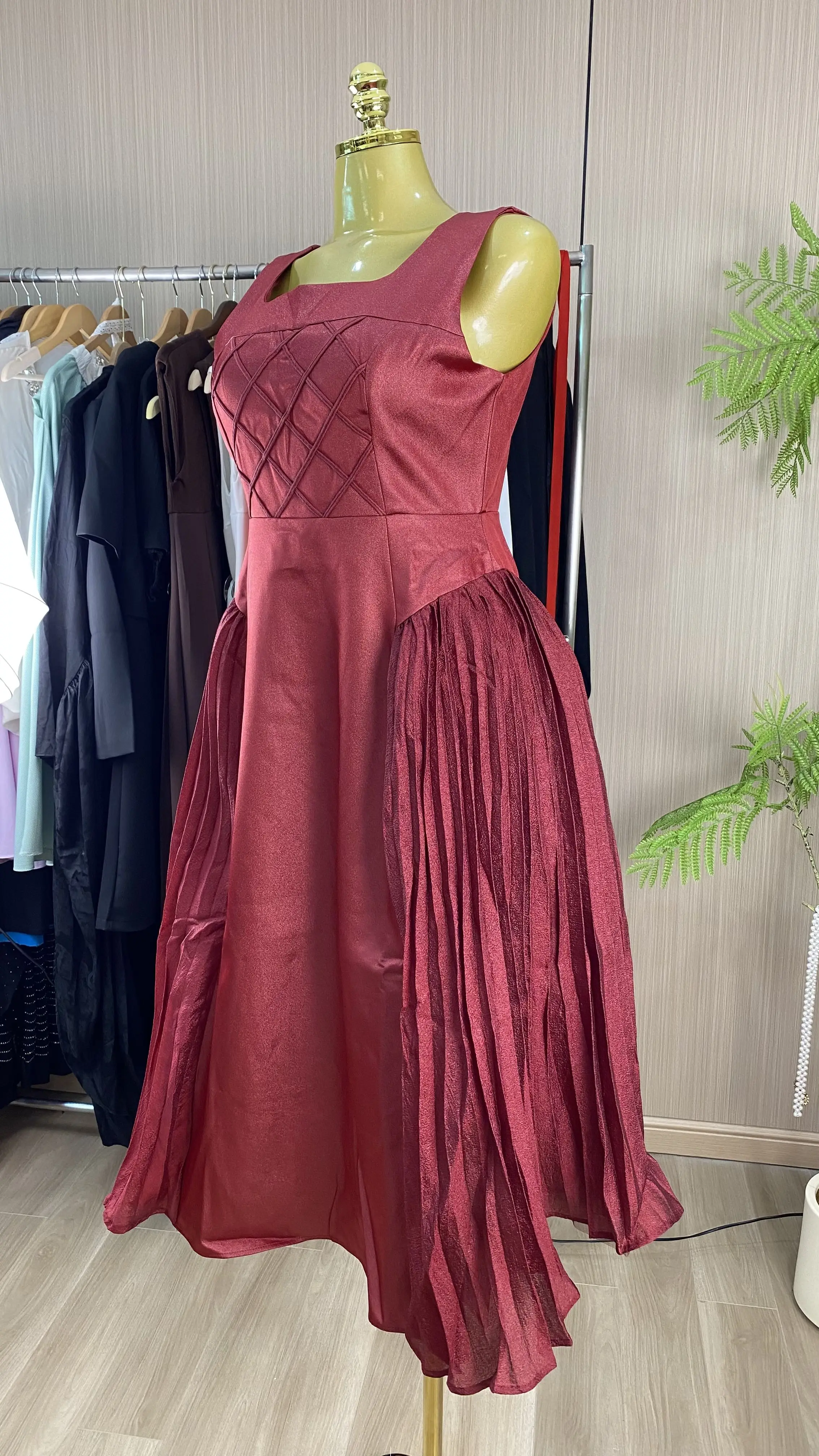 High-quality wholesale new square-neck camisole dress with pleated ruffles—suitable for everyday wear.-GZXX934