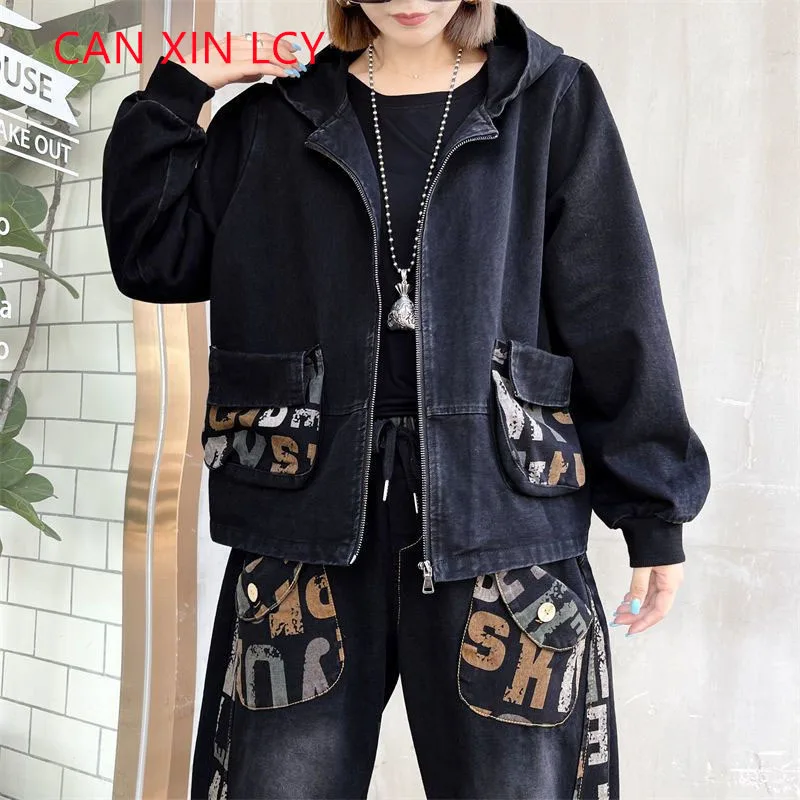 

Женский джинсовый комплект Джинсовая куртка с принтом + джинсы Комплект из двух предметов 2026 Весна Осень Новые женские свободные брюки большого размера Комплект из 2 предметов