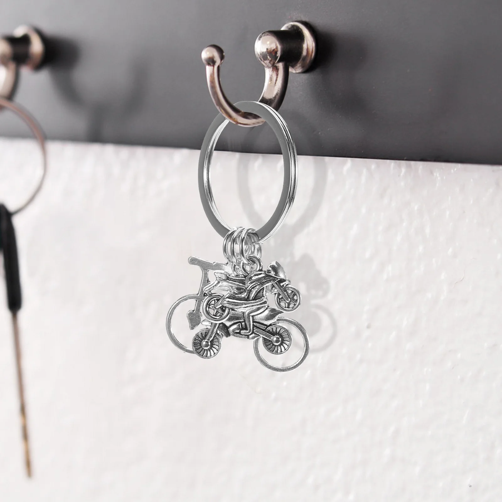 2 قطعة سلسلة المفاتيح المعدنية قلادة دراجة نارية سحر للدراجات الإبحار سيارة الرياضة مروحة اكسسوارات سبيكة حلقة رئيسية حامل الروحي #1
