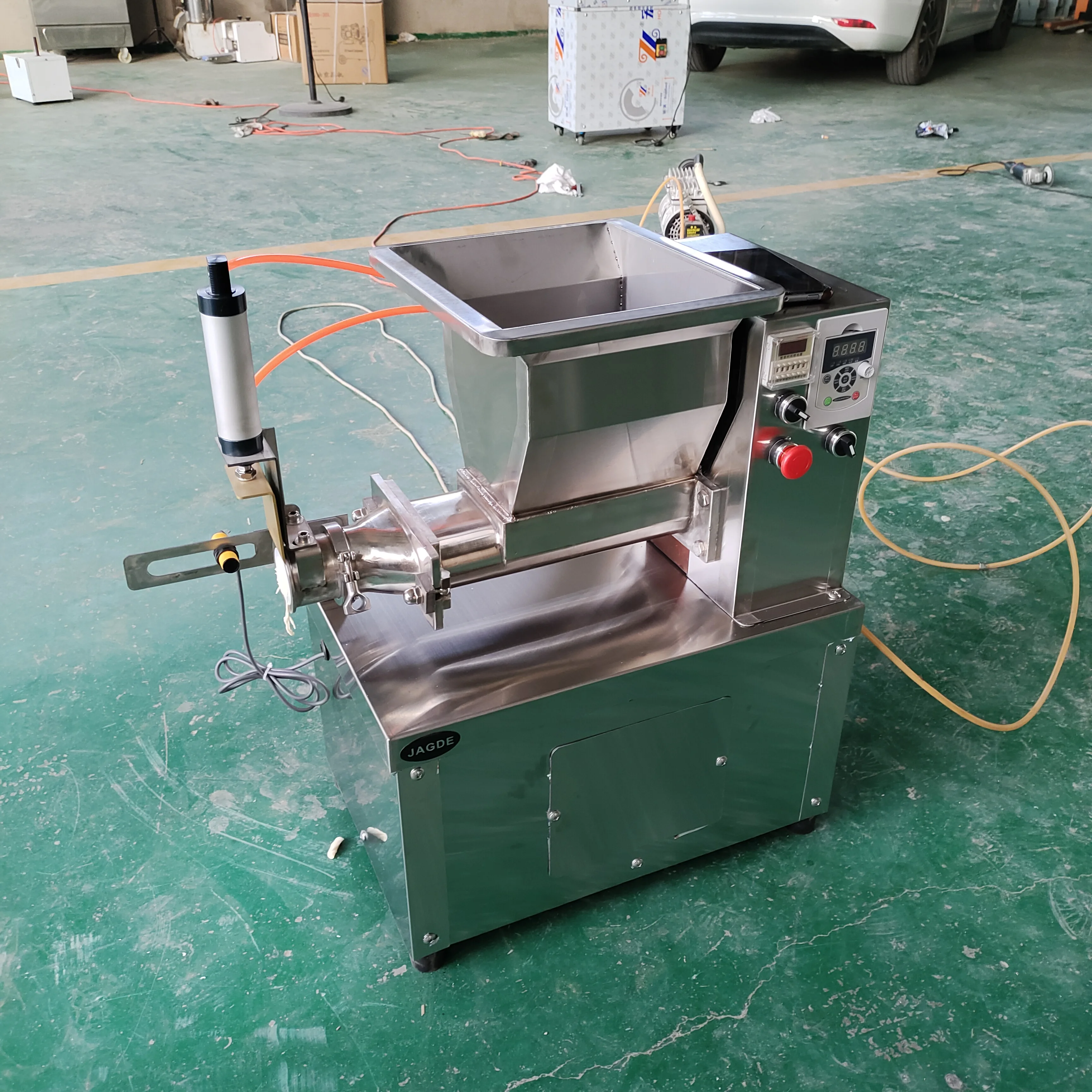 

Пневматическая машина для резки теста