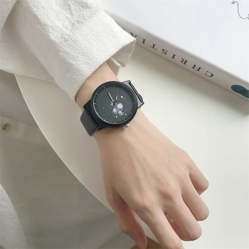 Minimalist Unisex Watch for Men Women Couple Simple New Space Moon Style Creative Dial Quartz Wristwatch Male Female Wrist Clock