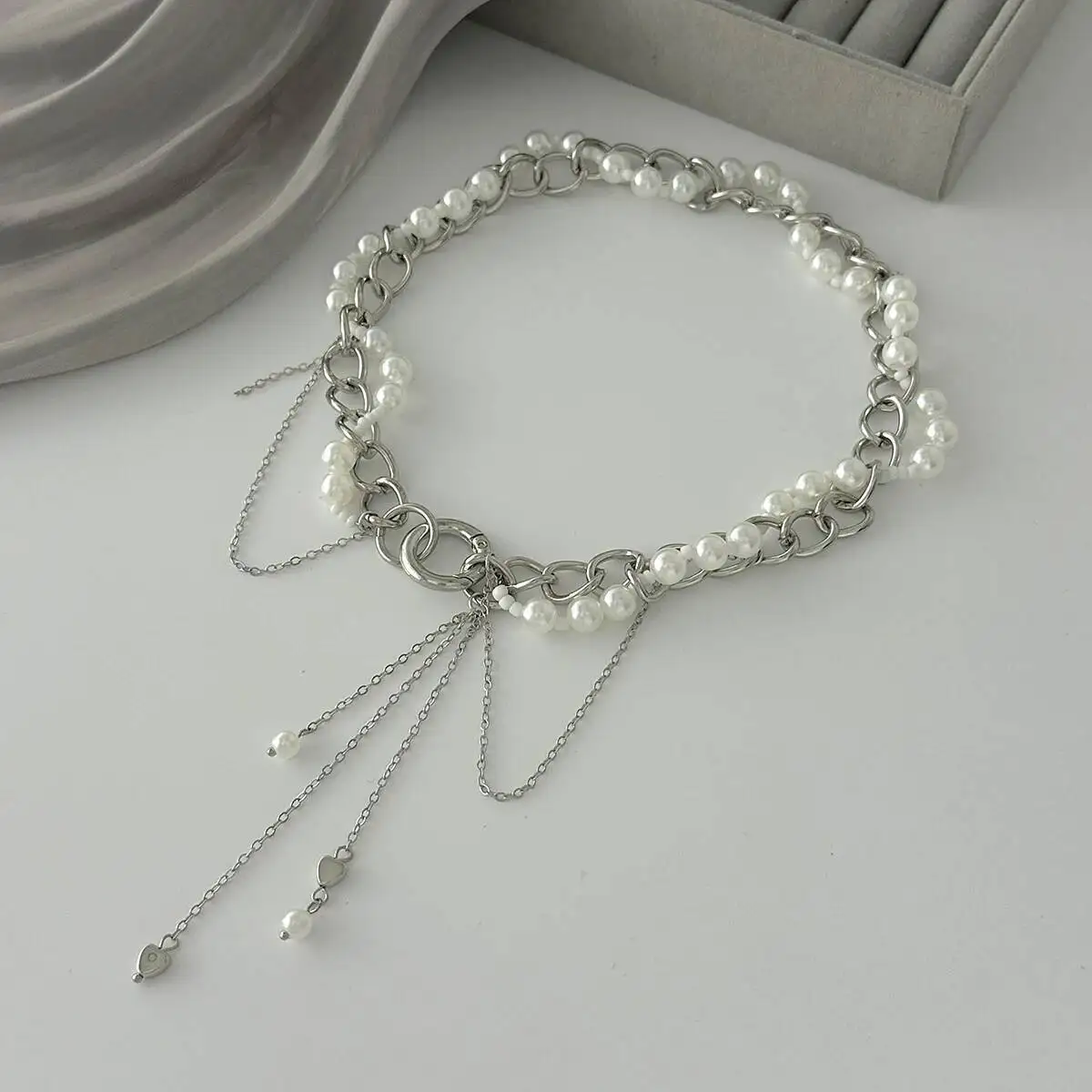 

SHIXIN Trendy Imitation Pearl Short Choker Necklace Women Vintage Metal Tassel Chain Heart Pendant Necklace Jewelry on the Neck