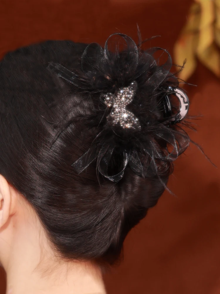 presilha-de-cabelo-feminina-estilo-coreano-com-diamante-brilhante-e-pena-presilha-tubarao-para-coque-presilha-de-cabelo-de-pelucia-acessorios-de-cabelo