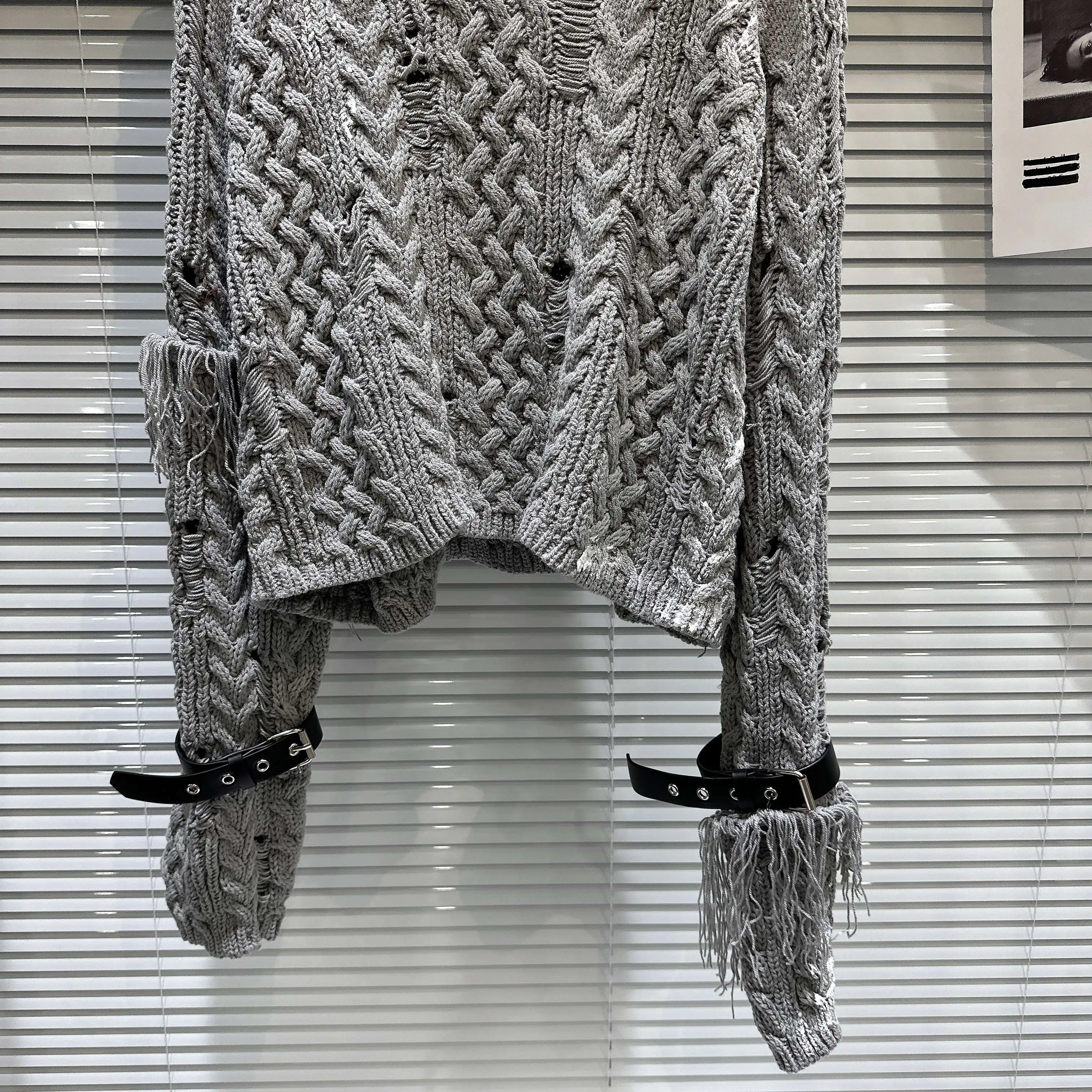 Mode Dames Zwarte Riemgesp Gebroken Gat Gebreide Truien 2024 Herfst Nieuwe Lange Pullovers Dames Trendy