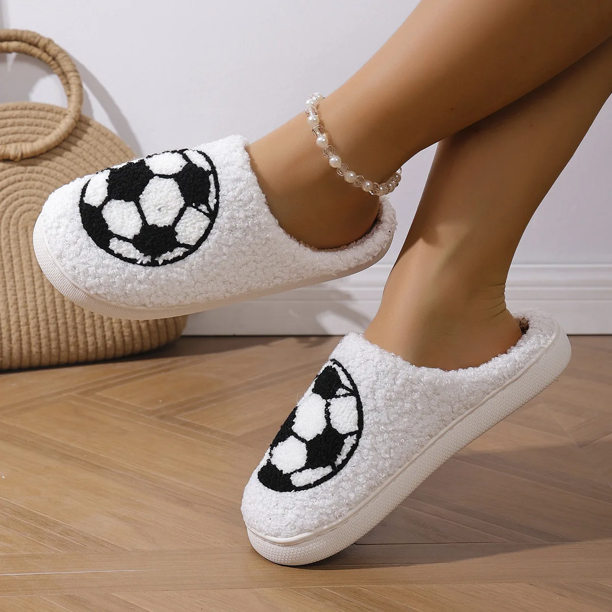 Cartoon Leuke en Interessante Voetbal Dames Slippers Indoor Warm Comfort Lichtgewicht Slaapkamer Beknopte Winter Katoenen Schoenen