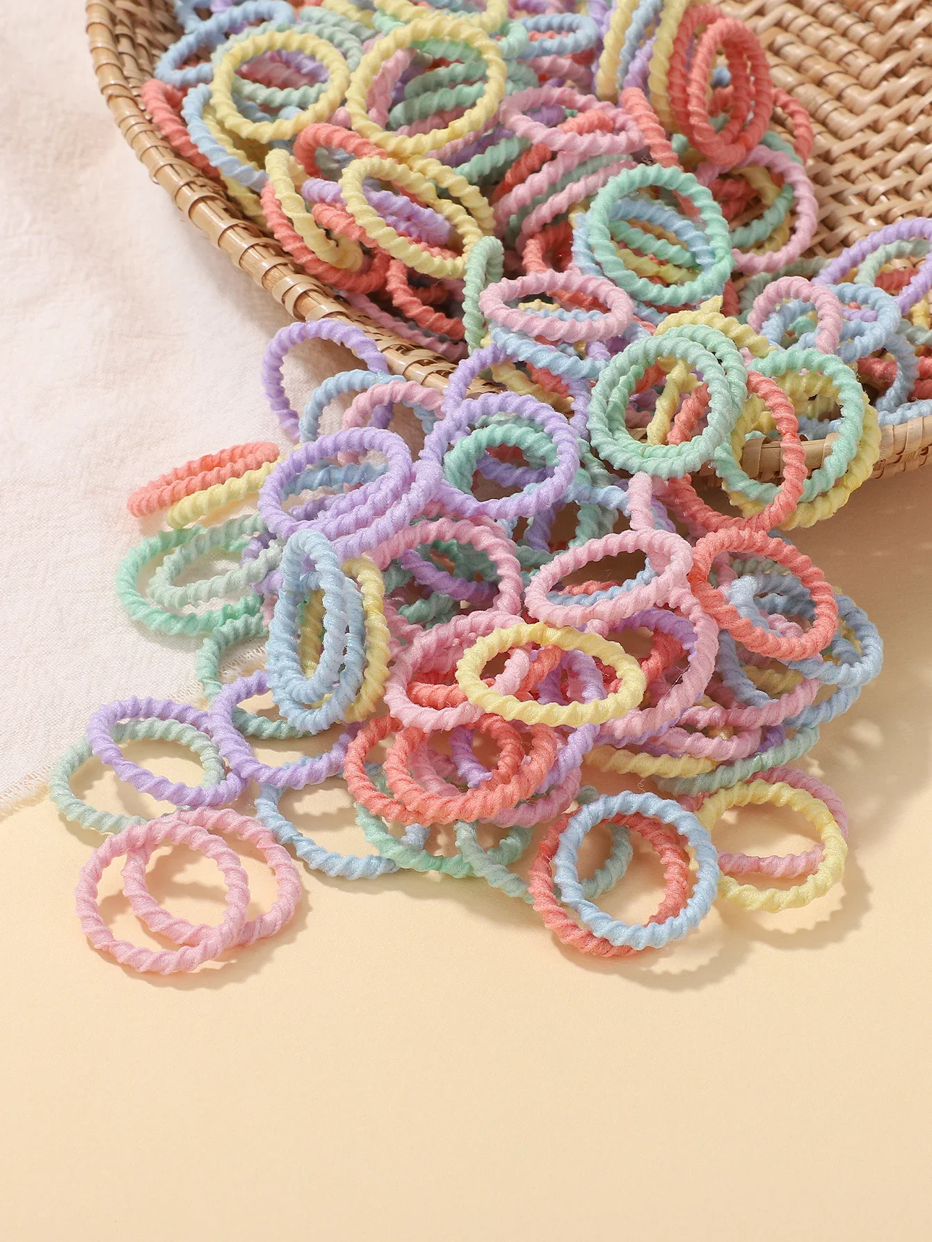 100pcs 아기 2cm 다채로운 고무 밴드는 머리카락을 다치게하지 않습니다 작은 엄지 손가락 반지 높은 탄성 스레드 유아 어린이 Scrunchies 세트