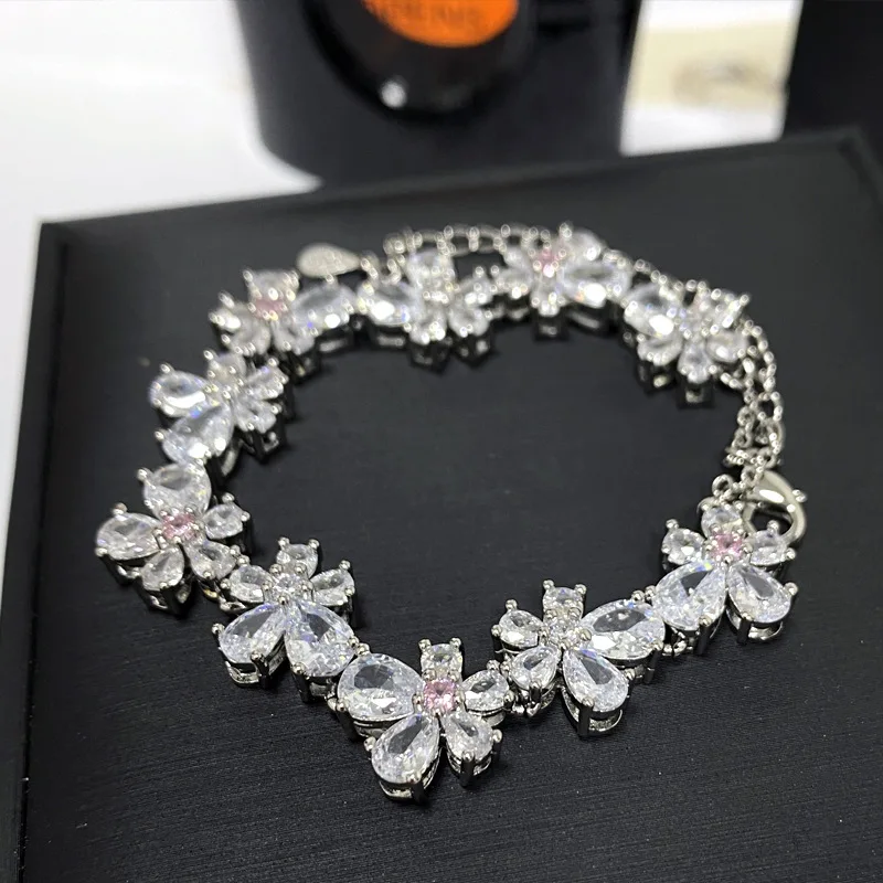 2023 Women Shiny and Shiny Little Chrysanthemum Plated 18K Gold Full Diamond Flower Bracelet