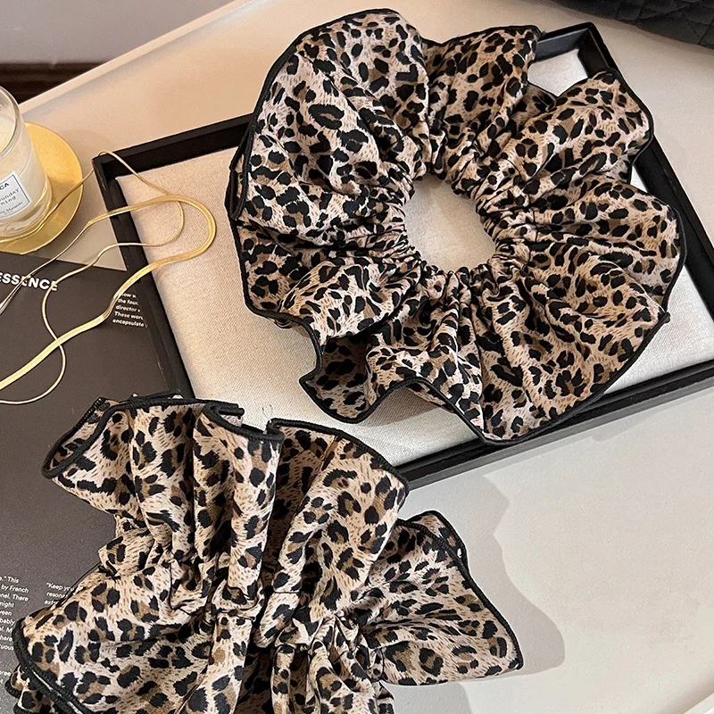 الرجعية الخريف الشتاء ليوبارد طباعة Scrunchies للنساء أربعة طبقات كبيرة الحجم الراقية رئيس زهرة كعكة الشعر حبل موضة الشعر التعادل