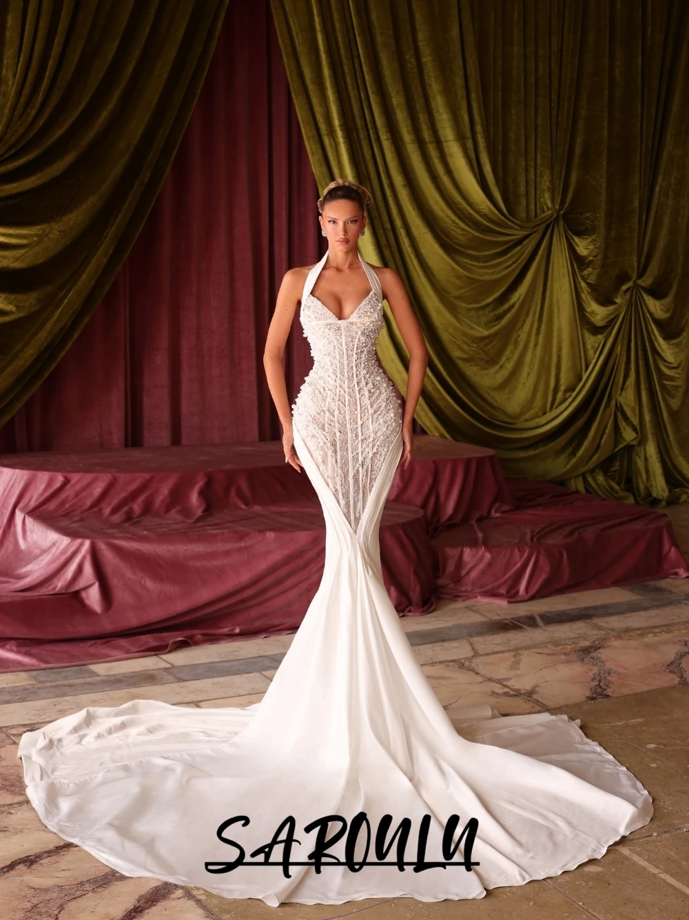 Luxury Pearls Beaded Wedding Dress Sexy Bodycon Fit Mermaid Bridal Gown Customized Halter Ruched Fashionable Bride Wear