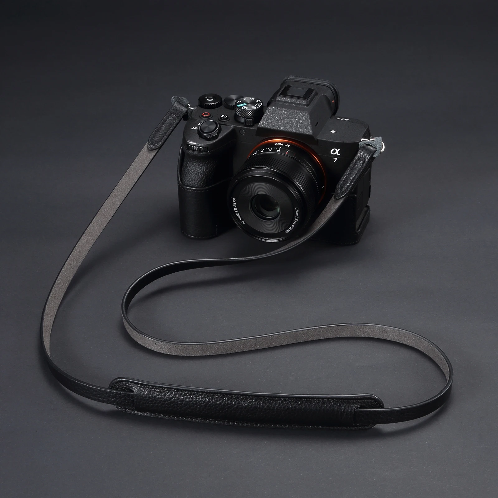 

Кожаная сумка-чехол ручной работы для фотокамеры Sony Alpha 7V (ILCE-7M5) из натуральной воловьей кожи, защитный чехол