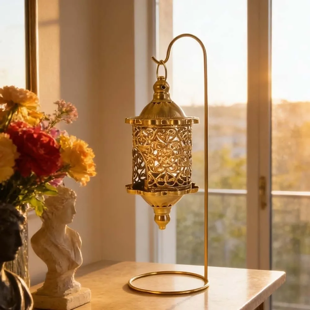 Wedding Decorations Vintage Hollow Metal Candlestick Iron Romantic Candle Stand Handicraft Aromatherapy Candle Base Banquet