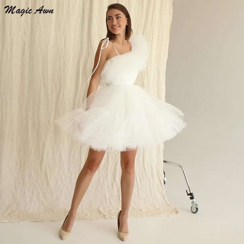 

Magic Awn Short Wedding Dresses One Shoulder Puffy Ruffles Lace-Up Back Wedding Party Gowns Ivory Boho Mini Mariage Dress Robes