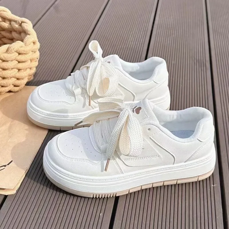 2024 Spring and autumn new casual fashion shoes board shoes Korean version of students lightning soft sole small white shoes