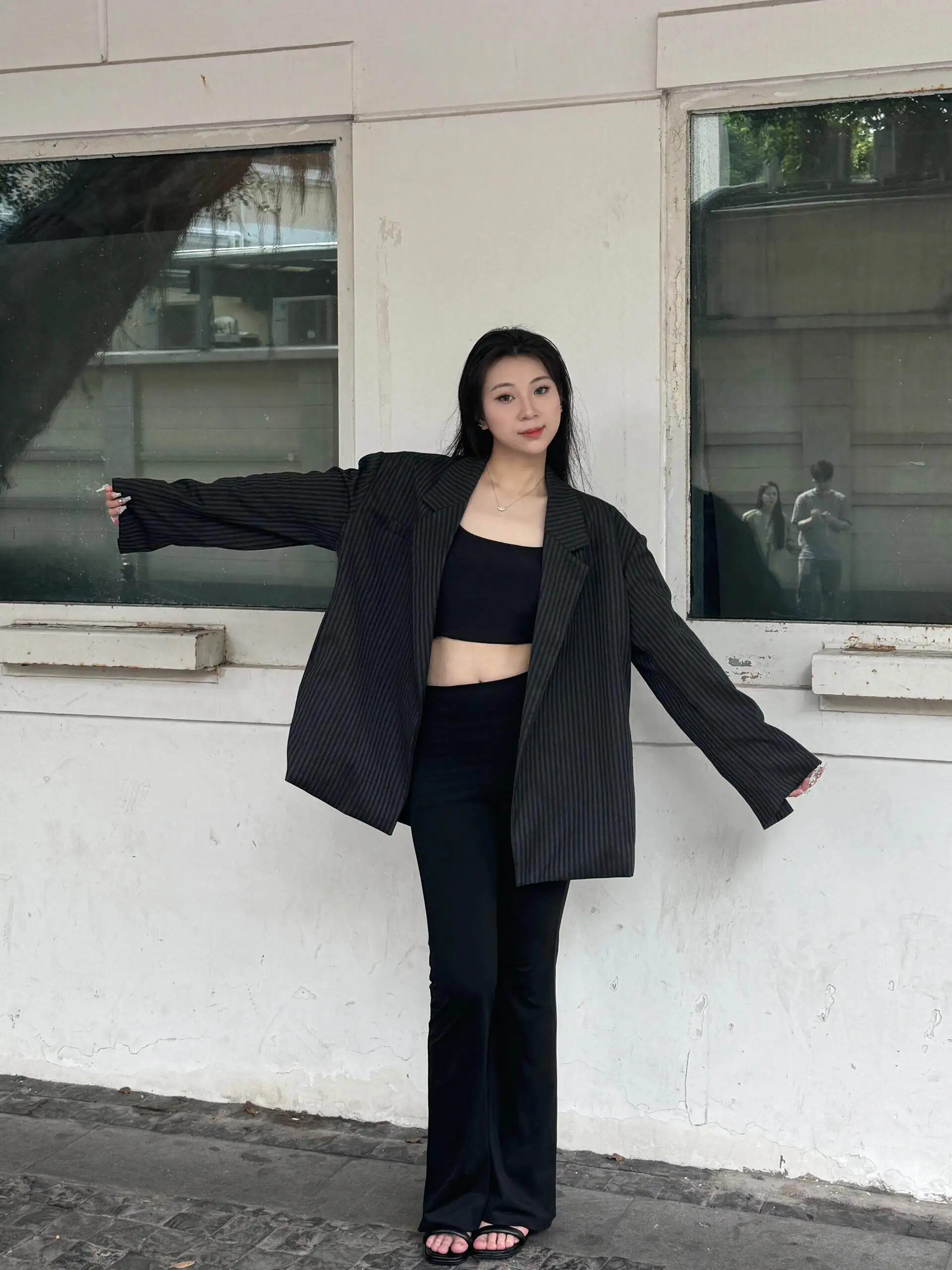 

Элегантный черный полосатый женский пиджак свободного кроя в корейском стиле, весна 2026, модный повседневный стиль для офиса, полиэстер