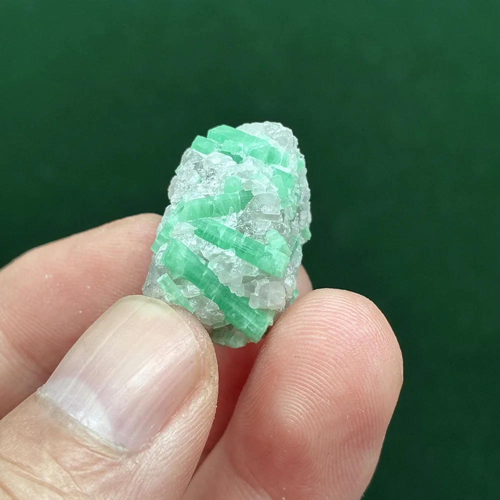 A1-4A 1PCS 100% Natural Green Emerald Mineral Gem-Grade Specimens Stones And Crystals Malipo Teaching specimen