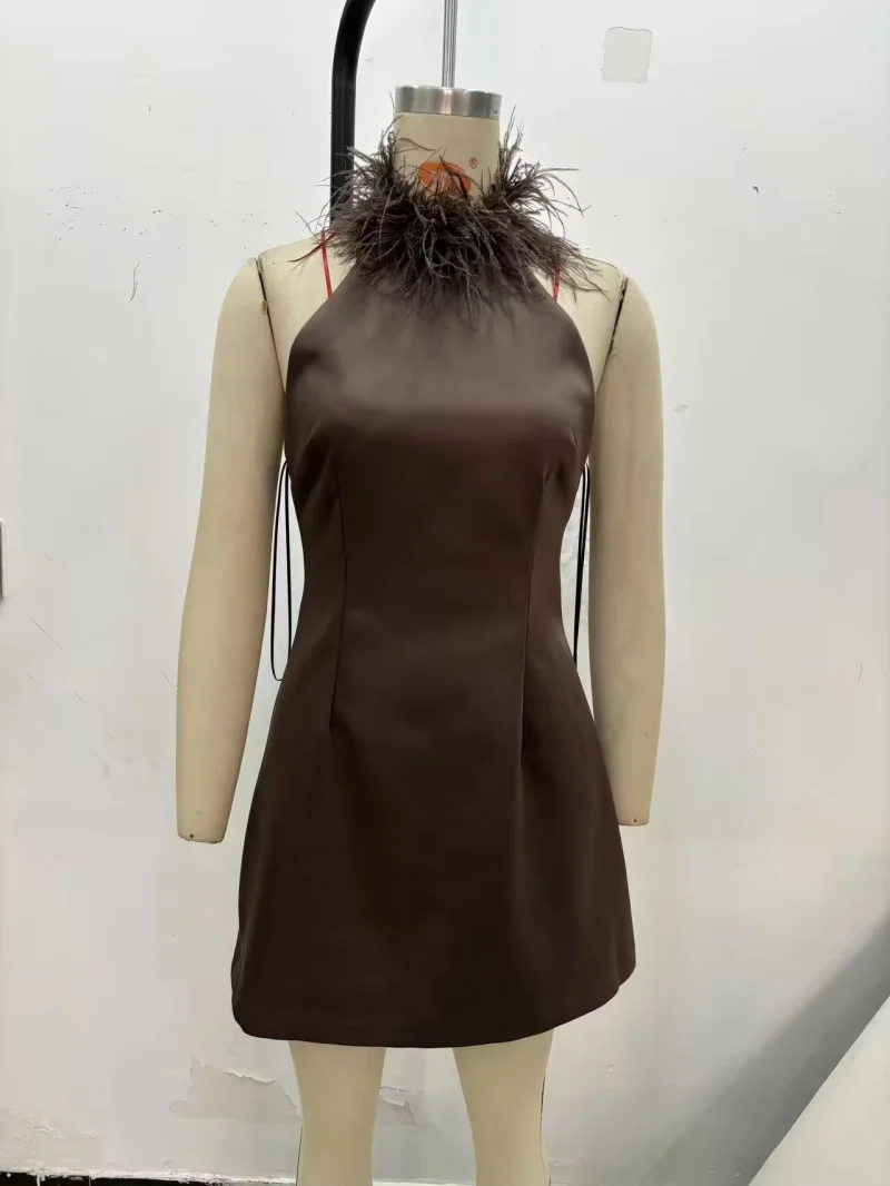 ชุดเดรสออกงานปาร์ตี้วันหยุดคริสต์มาสใหม่สำหรับผู้หญิง ปี 2025 ของ ETJ  แบบเซ็กซี่  ตกแต่งด้วยขนนกที่คอ  ไม่มีหลัง  ไม่มีแขน